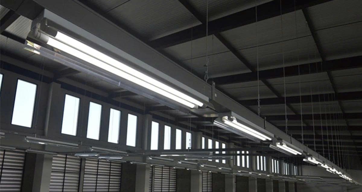 Ứng Dụng Thực Tế Của Máng Đèn Tuýp LED Trong Hệ Thống Chiếu Sáng Hiện Đại
